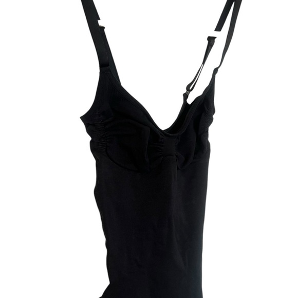 SKIMS Seamless Sculpt Brief Bodysuit, Size Small/Medium , ONYX - Picture 4 of 9